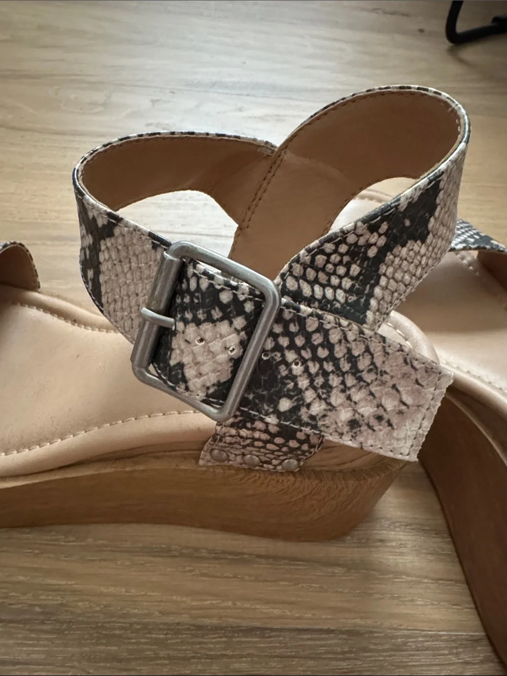 Universal Thread Platform Sandal - Picture 5 of 5